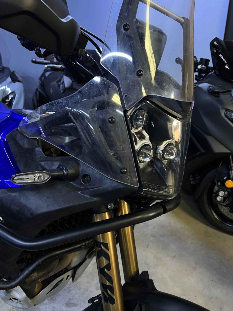 Phares du Yamaha Ténéré 700 World Raid, moto trail en location à Marrakech